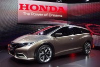 【ジュネーブモーターショー13】ホンダ シビック 欧州仕様にワゴンコンセプト…2014年市販へ 画像