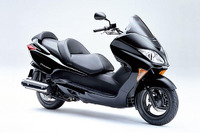 大型スクーター販売競争でホンダとヤマハが火花 画像