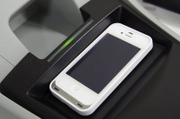 国内初のQi対応車載ワイヤレス充電機登場…プリウス専用の理由は「保有台数」と「先進性」 画像