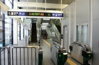 日暮里・舎人ライナー、全駅の改札口が3通路以上に 画像