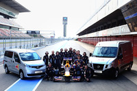 日産、F1インフィニティレッドブルレーシングへの小型商用車供給を継続 画像