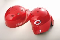 広島カープ、マツダなどが開発した新色「ソウルレッド」をヘルメットに採用 画像