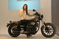 【東京モーターサイクルショー13】荒川静香さんヤマハのアンバサダーに 画像