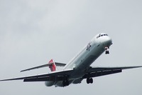 日本航空、MD-90ラストフライト搭乗客対象の記念セレモニー実施 画像