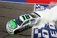 【NASCARスプリントカップ 第5戦】トヨタ カムリ、ホームで念願の初勝利 画像