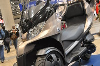 【東京モーターサイクルショー13】アディバジャパン、ニューコンセプト3輪スクーター AD treを発表 画像