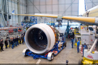 エアバス、ロールスロイス社製トレントXWBエンジンをA350 XWBに取り付け 画像