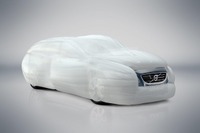 ボルボカーズ、世界初の車全体を包み込むエアバッグを開発!? 画像