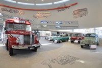 日野自動車「日野オートプラザ」を本格リニューアル、日野唯一の乗用車も展示 画像
