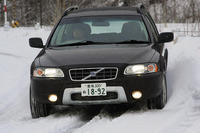 【ボルボXC70 ノルディックエディション詳報】雪道でも扱いやすいエンジン 画像