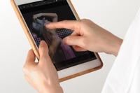 色合いや風合いが変化、木のぬくもりを感じさせるiPad mini用木製ケース 画像