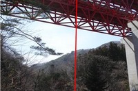 関越自動車道・阿能川橋でコンクリート片が落下…経年劣化が原因か 画像