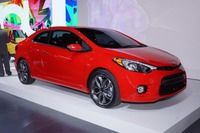 【ニューヨークモーターショー13】キアの小型車、フォルテ 新型 にクーペの KOUP…ラインナップが完結 画像