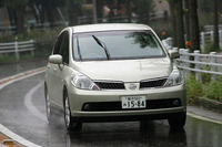 【インプレ'04】津々見友彦 日産『ティーダ』安心できるカタチと走り 画像