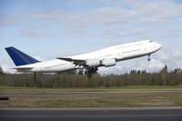 ボーイング、747-8航空機の生産率を引き下げ 画像