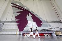 エアバス、カタール航空A380用の尾翼のペイントを完了 画像