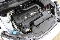 【ボルボ V40 T5 R-DESIGN 発売】伝統の5気筒エンジンを搭載 画像