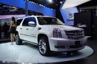 【上海モーターショー13】キャデラックの最上級SUV、エスカレードにロングボディ…ESVを中国投入 画像