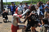 「ウルトラマン」自販機、ウルトラマンショーに家族連れの行列...関越道高坂SA 画像