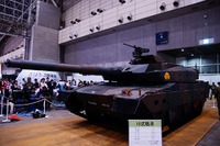 【ニコニコ超会議2】来場者のインパクトが特大だった10式戦車の実車展示 画像
