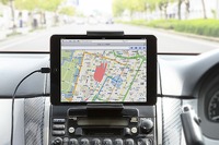 サンワサプライ、7インチタブレット用車載ホルダーを発売 画像