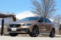 【ボルボ V40 クロスカントリー 発売】フロントまわりを専用設計にして差別化 画像