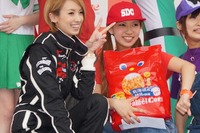レーシングスーツ姿のアッキーナ、エコドライブに挑戦 画像