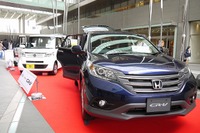 【JNCAP】試験車両だけではなく、メーカーがアピールしたい新車も展示 画像
