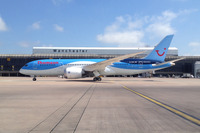 ボーイング、トムソン航空に最初の787ドリームライナーを納入 画像