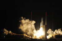 ESA、欧州補給機4号機がアリアン5ロケットでクールー宇宙基地から無事打ち上げ 画像