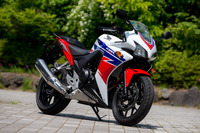 ホンダ CBR400R、ツーリングからスポーティな走行を両立［写真蔵］ 画像