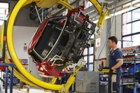 アルファロメオの新型スポーツカー、4C…生産現場を公開 画像