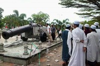 タイ深南部支配の象徴、パヤタニ大砲の模型爆破 画像