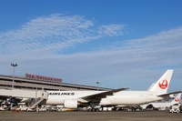 【JAL 預けたバッグの行方】大型機はコンテナで、小型機は手作業で飛行機に搭載 画像