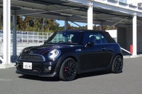 【MINI コンバーチブル JCW 試乗】爽快なコンバーチブルに似合わない豪快な走り…松下宏 画像