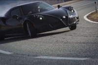 アルファロメオの新型スポーツカー、4C…迫力のドリフト走行［動画］ 画像
