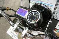 【東京モーターサイクルショー05】多機能メーター…スペシャルパーツ武川 画像