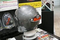 【東京モーターサイクルショー05】ヘルメット装着ハイマウントランプ 画像