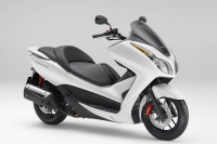軽二輪車新車販売台数、ヤマハ除き好調で2年連続増、カワサキはシェア2位…2013年上半期 画像