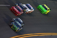 【NASCARネイションワイド 第16戦】マット・ケンゼスが今季シリーズ初勝利 画像