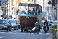水陸両用車スカイダッグで、荒川ロックゲートを行く 画像