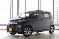 【三菱 eK 新型発売】トリプルアローズラインを実現するために、ドアノブも薄型に 画像