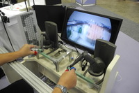 【テクノフロンティア13】東工大の遠隔手術支援ロボット、感触が指先に伝わる 画像