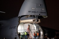 ロッキード・マーチン、AEHF通信衛星打ち上げに向けて米空軍に輸送 画像