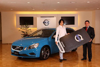 ボルボ、バレエダンサー宮尾俊太郎さんに V60 を貸与 画像