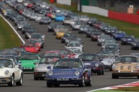 ポルシェ 911、英国で史上最大のパレード…1208台 画像