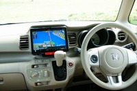 【イクリプス AVN-ZX02i インプレ前編】軽自動車に異次元の9型大画面を装着、その使い心地は 画像
