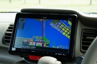 【イクリプス AVN-ZX02i インプレ後編】スマホ連携機能も充実、大画面だから映像表現も迫力 画像