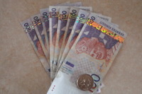 通貨リンギ、短期的に乱高下の見通し マレーシア 画像