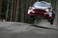 【WRC 第8戦】地元ドライバーのケトマーがクビサをリード 画像